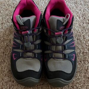 Keen Gray and Pink Low-Cut Trail Shoes size 5